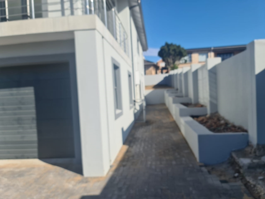 5 Bedroom Property for Sale in Wavecrest Eastern Cape